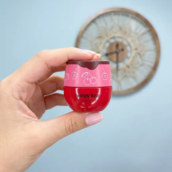 Foto enviada por cliente usando o balm labial HoneyKiss